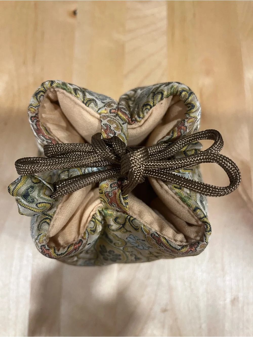 N/A elegant brocade